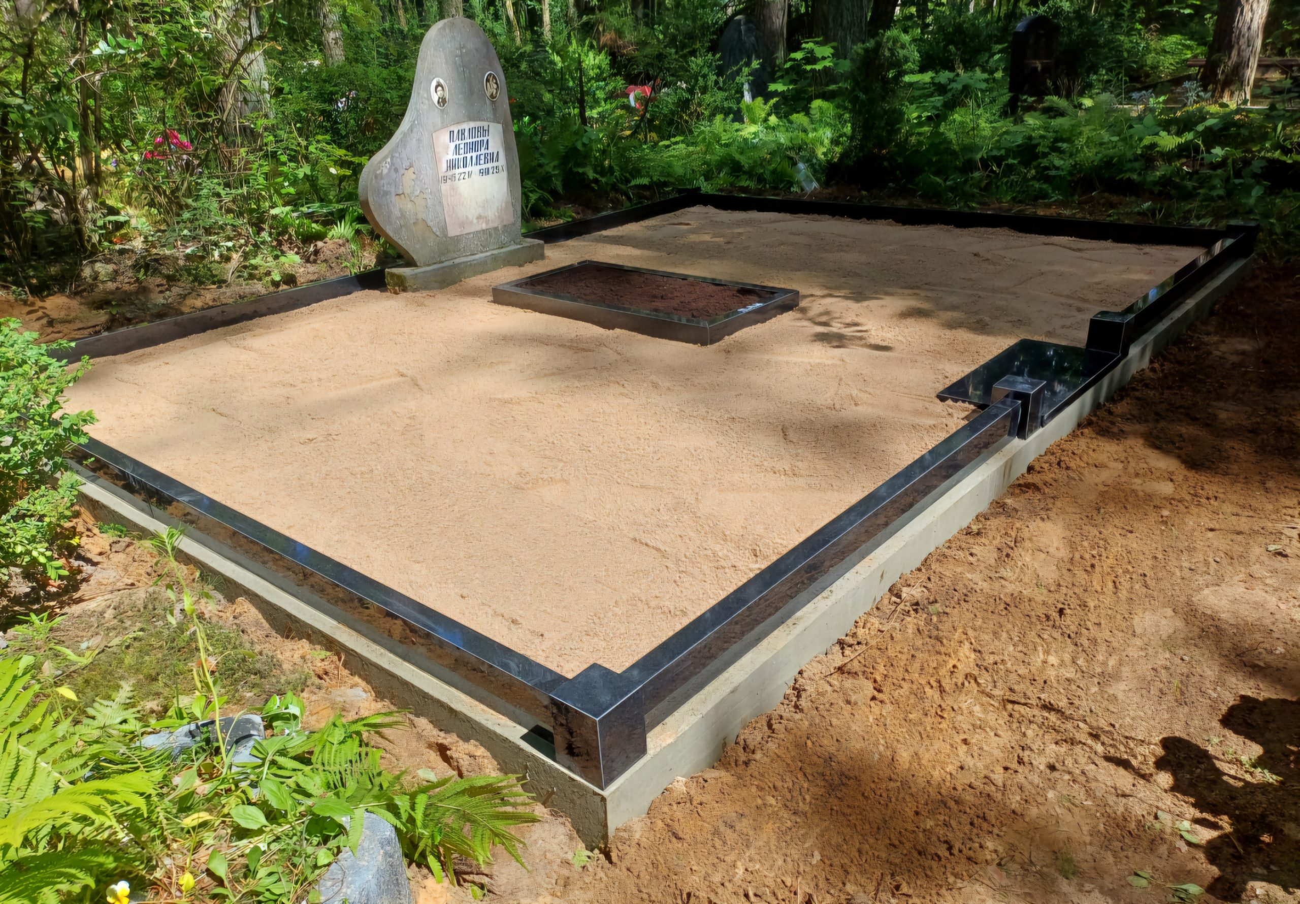 Četrvietīgā kapu sēta (nožogojums)