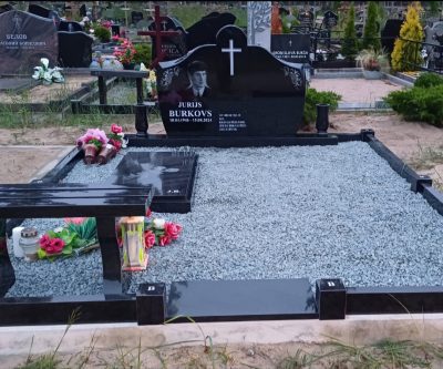 Divvietīgā kapu sēta (nožogojums)..